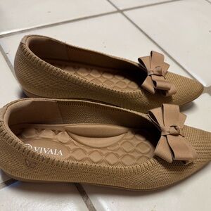 VIVAIA Women's Pointed Knit Ballet Flats with detachable  Bow clips - Tan 39